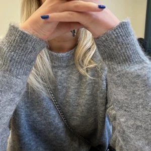 Stickad tröja - Denna assköna stickade tröjan som tyvärr inte kommer till användning, från zara i storlek S. Säljer för 200+frakt 💓