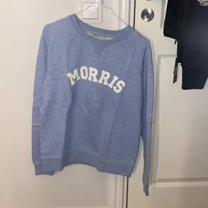 En helt ny och oanvänd Morris sweatshirt, strl XS.