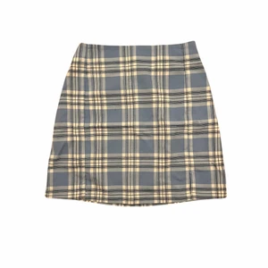 Brandy skirt  - A cute skirt from brandy Melville. The skirt has a vintage pattern and is small fitted. Is so cute with anything top. ✨🤍🤍