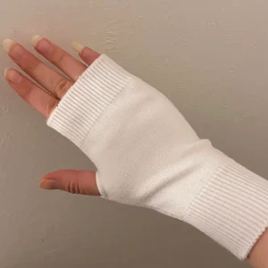 Torgvantar - Vita och svarta finns att köpa 199kr/st!! Det är begränsat antal så om du är intresserad så va snabb!! Dom går åt fort💛