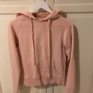 Hoodie  - Rosa hoodie från Crocker💗 Xxs men som xs. Köparen står för frakt! Skriv för fler bilder 