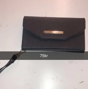 Plånbok  - En plånbok med magnet skal! (Skalet ingår inte, men de går att sätta dit ett magnet skal!) äkta !