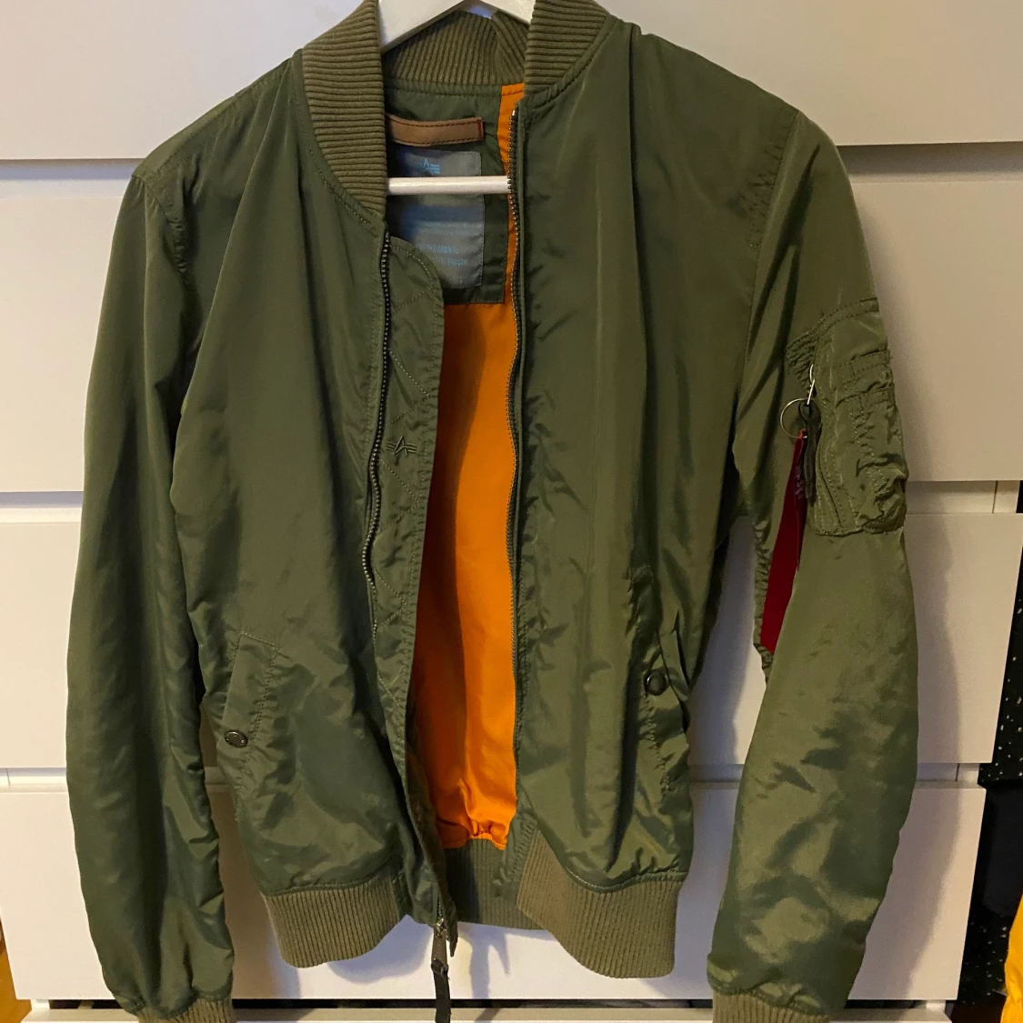 Alpha industri  - 90