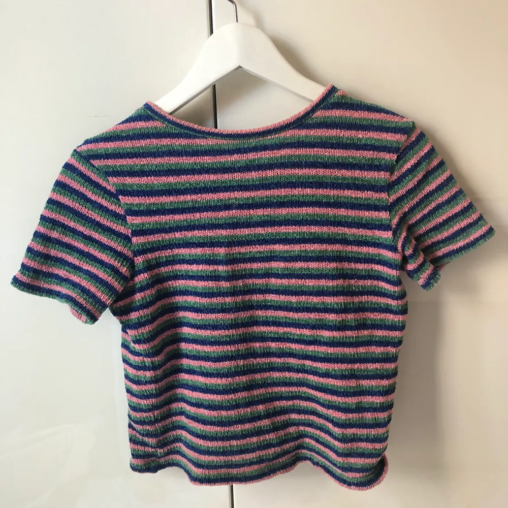 Gullig tröja perfekt till vår och sommar!🌷Frakt 48 kr . T-shirts.