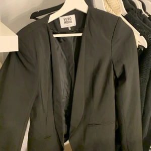 Vero Moda Kavaj - Använd 2 gånger, köpare står för frakt💕