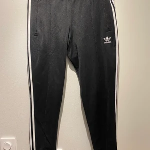 ADIDAS OG BYXOR - ADIDAS OG BYXOR.                                                                     Bra skick, Passform M/L