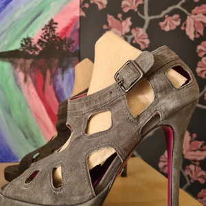 Oanvända högklackar - Nya oanvända storlek 40. Säljer då jag inte använder högklackat längre