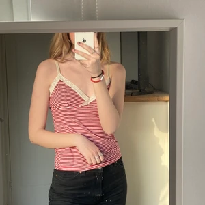 Randigt linne - Populärt randigt linne från Åhléns i strl M. Säljer pga att det aldrig kommit till användning:) 