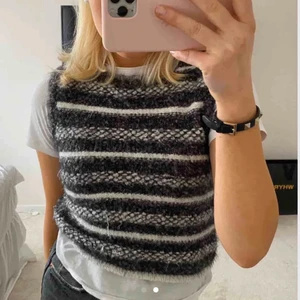 Stickad väst från Zara - Säljer min fina stickade väst från Zara!! 🌟