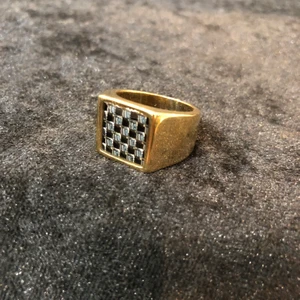 Ringar  - Ringar av rostfritt stål missfärg inte. Olika storleken 