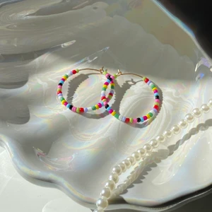 egentillverkade örhängen  - Söta egentillverkade örhängen. 🤍                       Säljer för 30 + 12kr i frakt!                                       