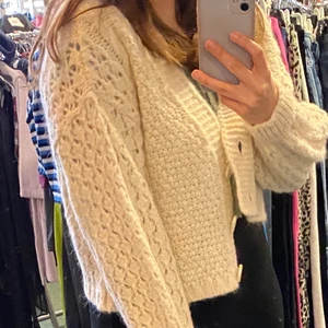 Kofta  - Säljer denna jättefina kofta! Skulle säga att den passar ungefär alla storlekar! 💖💖