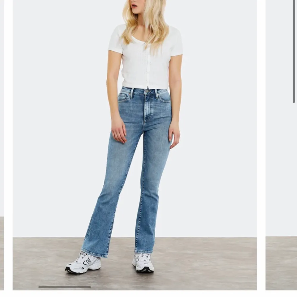 Bootcut jeans från bikok. Jeans & Byxor.