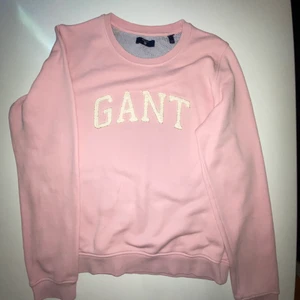 Gant rosa tröja i ganska fint skick  - Använd 4-5 gg och väl omhändertagen