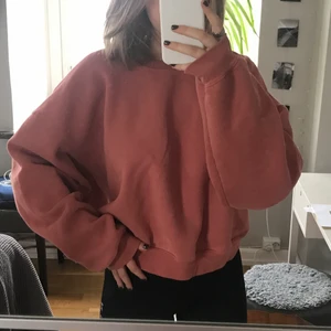 OVERSIZED COLLEGE TRÖJA💜 - Snygg oversized rosa college tröja från BIKBOK💜strl L