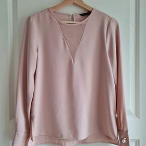 Pale pink blouse from Zara with pearl buttons. Looks like new, almost never used 😊