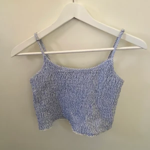 Brandy Melville  - Supersöt croptop/ linne från brandy som passar perfekt till sommaren 