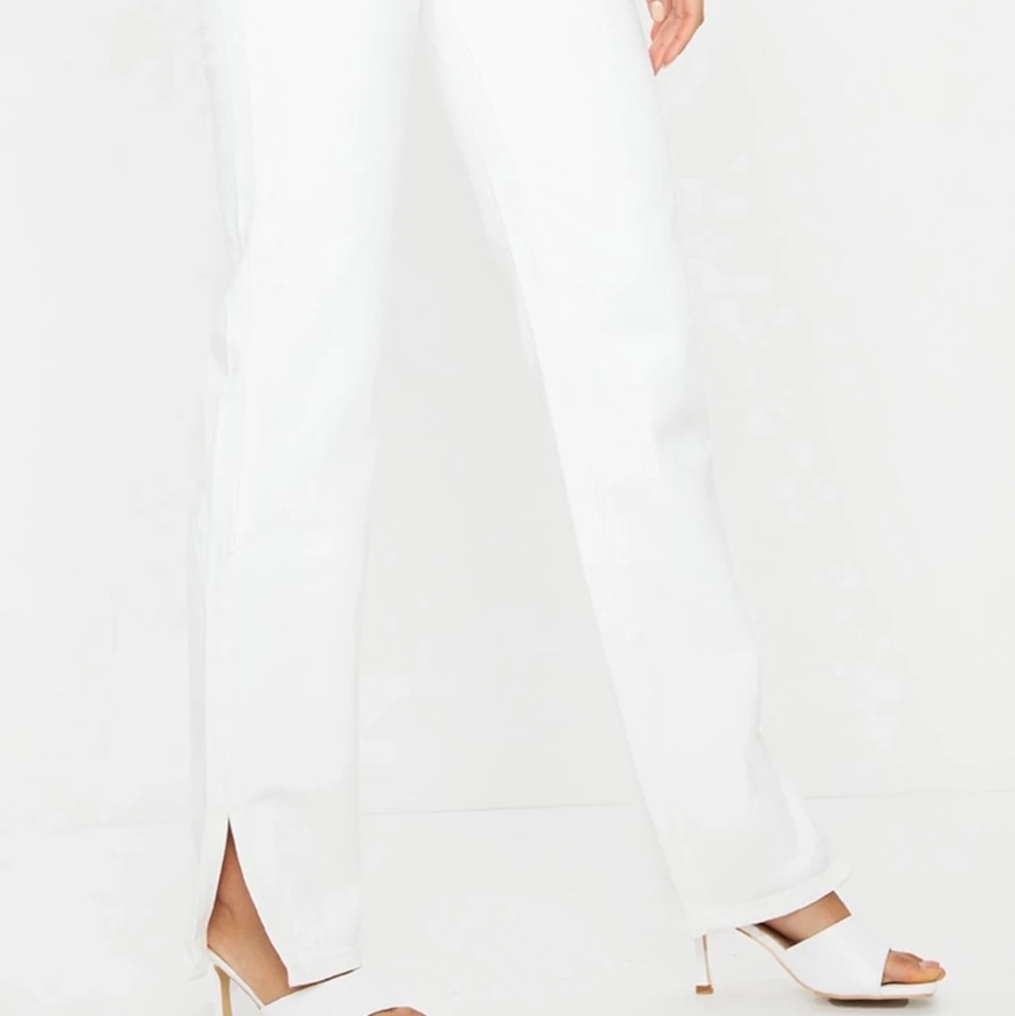 Vita utsvängda jeans med slit - 90