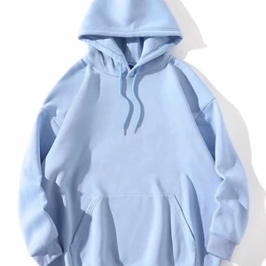 Blå hoodie  - Detta är min jättefina blåa hoodie🥰 den är köpt för 340kr😆 använd av mig 5 ggr ungefär✨