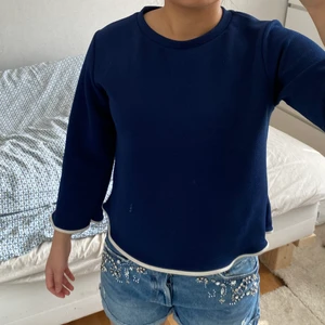 Tröja - Blå mörkblå tröja strl S