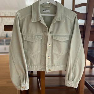 💚💚 drömjackan!!  - Säljer denna jacka för 150 kr + frakt!! Jackan är ngt kort i modellen & storleken är S 