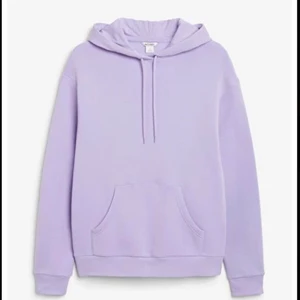 Oversized pastell lila hoodie - En fin pastel hoodie från hm som jag köpte från kill avdelningen för ett tag sen❤️❤️ oversized självklart 