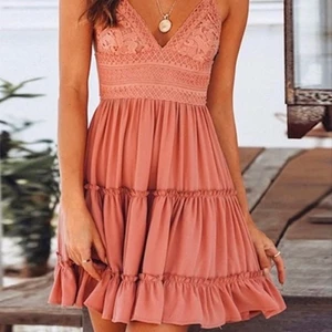 Dennis Maglic klänning - Dennis Maglic klänning, rosa storlek xs. Använd 1 gång på skolavslutning. Nypris 599.