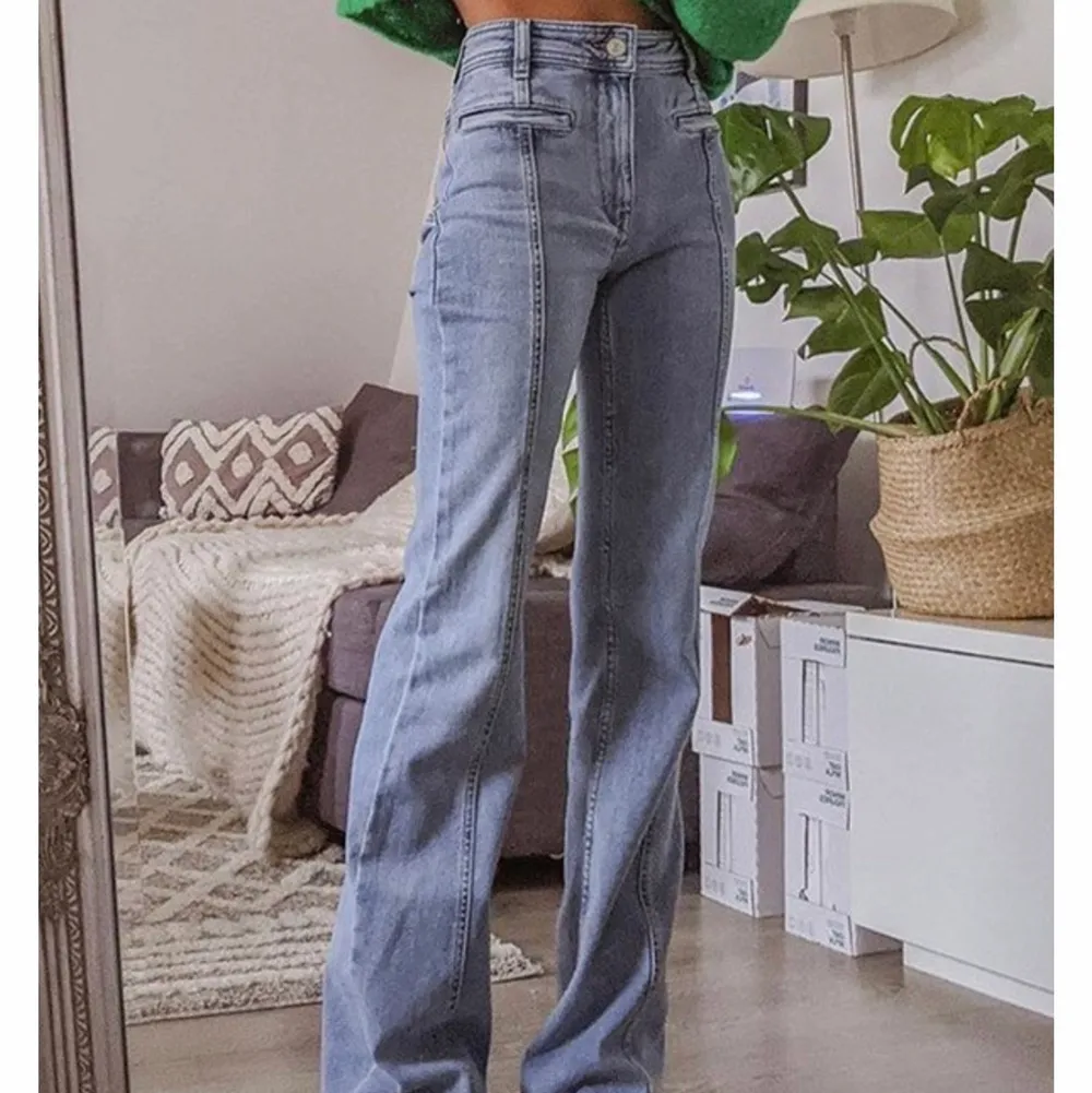 Säljer mina oanvända jeans från emmiol. Dem är helt slutsålda i denna storlek.💓👩🏻‍🎤. Jeans & Byxor.