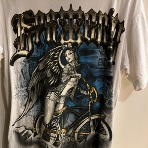 Graphic t-shirt  - Snygg och cool t-shirt som tyvärr ej kommer till användning 