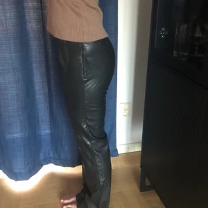 Skinnbyxor Nelly  - Skinnbyxor ifrån Nelly, långa. Jag är ca 167❤️ bra skick.