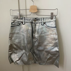 Kjol från monki - Kjol från monki, använd max 2 gånger