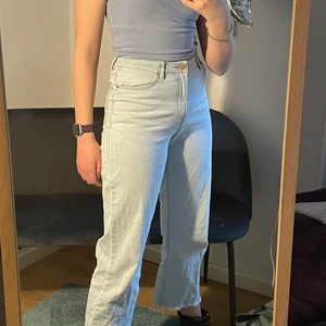 Lindex wide high waist - Säljer pga att de tyvärr är för korta! Har använt men är i gott skick.😃👍 Längd: 90cm  Midja: 70cm.☺️ De är i barnstorlek men man ka. säga att de är i S. Nypris var 299kr och säljer för 150.🤪 Betalning sker via swish!💕 