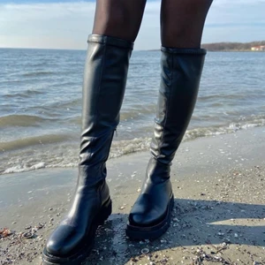 Stövlar - Ett par skitsnygga stövlar från k.cobler som tyvärr inte riktigt passade mig. Köpte dem i somras och har använt dem 2 gånger. Nypriset var 1700kr och jag säljer dem för 900 (första bilden är lånad)