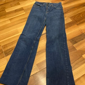 Raka jeans  - Passar inte mig längre storlek XXS/XS hög midja köparen står för frakten❤️ är 169cm längden är perfekt.