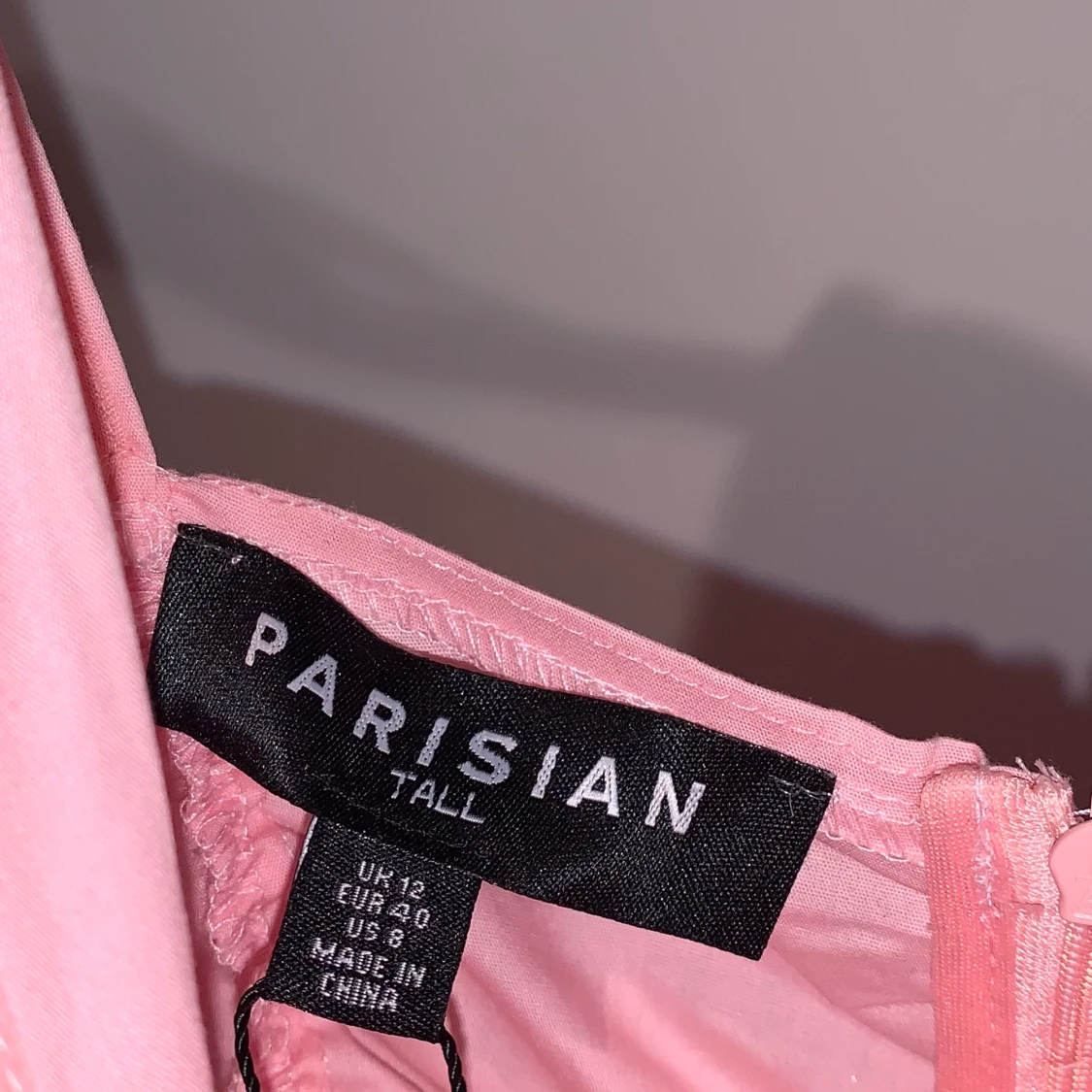 Oanvänd miniklänning med rysch från Parisian, storlek 40 - 91