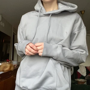 Weekday hoodie - weekday hoodie i nyskick. Jättemjuk inuti, storlek S. Nypris 350kr.