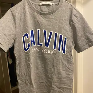 Skitsnygg tshirt från Calvin Kleins herravdelning💞