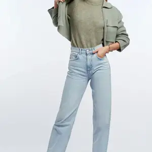 Ljusblå jeans från GinaTrickot jag säljer pågrund av att dom inte passa mig. Original priser är 566kr💗 köparen står för frakten💗