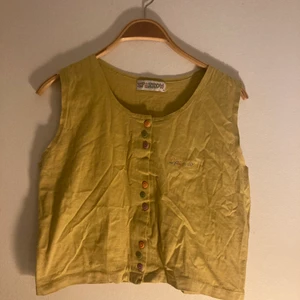 Gul topp - Somrig topp köpt på secondhand!