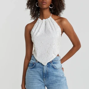 Paljett topp vit - Paljett topp från Gina Tricot i storlek S. Använd en gång:)