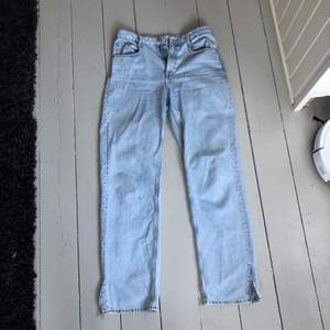 Jeans från Zara, storlek finns på bild 3. Säljer då de är för stora för mig. Bara testade så är iprincip helt nya. 