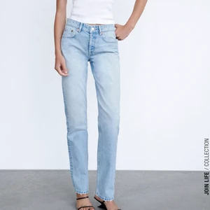 Zara midrise jeans - Jättesnygga och slutsålda midrise jeans från zara, helt nya med lappen kvar🖤