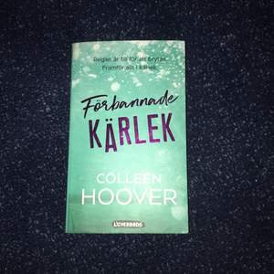 pocketbok av colleen hoover. översatt till svenska, har tecken på använding men är i okej skick.