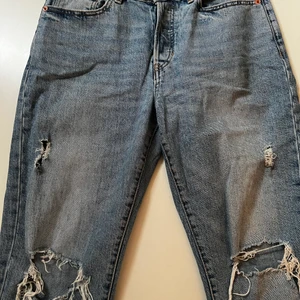 Jeans Lager157  - Slitna jeans från Lager157. Säljer pga att det inte används. Väl använda men ändå bra skick.