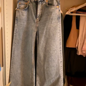 jeans  - superfina straight leg highwaist jeans från weekday! 💕 gillar de supermycket men passar inte min stil längre😚