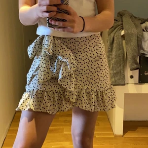 Kjol - Jätte fin kjol som tyvärr inte kommer till användning💕