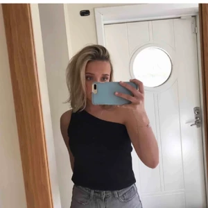 Ont shouldee topp!  - En skitsnygg topp som tyvärr inte kommer till användning! Aldrig använd