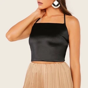 snyggt linne - säljer detta asssss snygga och fina linnet med öppen rygg! Älskar de verkligen men har aldrig kommit till större andvänding. Fler bilder kan ordnas (skriv privat)🧡. 70kr + 24kr frakt!