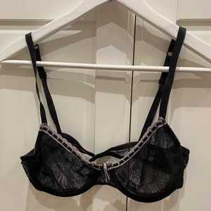Bh - Fin spets bh. Står ingen storlek men skulle tro att den passar B/C kupa🖤 frakt ingår 