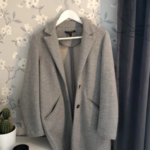 Kappa från Zara - Storlek S. Lite nopprig. I övrigt jätteskön